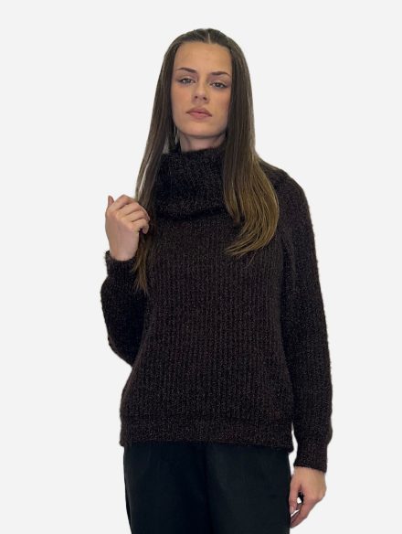 Topla vesta s dolčevitom