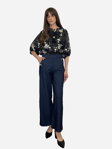 Jeans hlače na gumu s ukrasnim gumbima